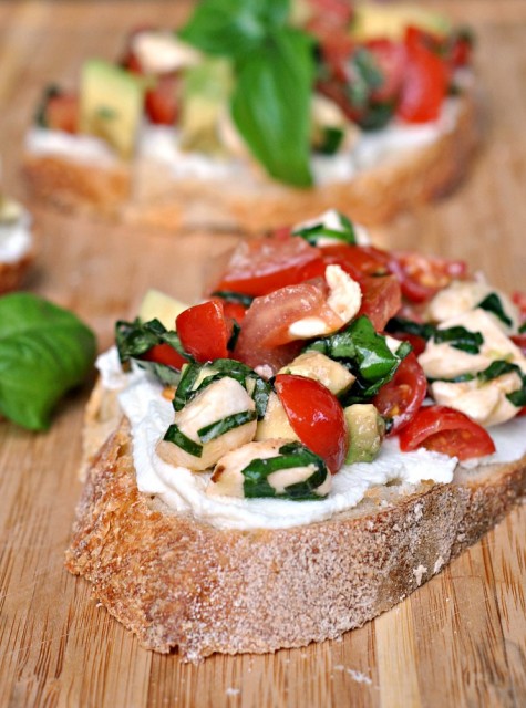 Tomato-and-Mozzarella-Salad-over-Ricotta-Toast-1-475x640